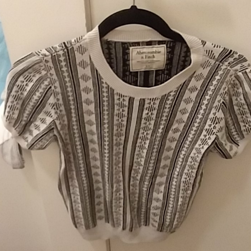 Abercrombie & Fitch short sleeve sweater